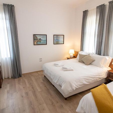 Seven Cafe & Hotel Pogradec Eksteriør billede