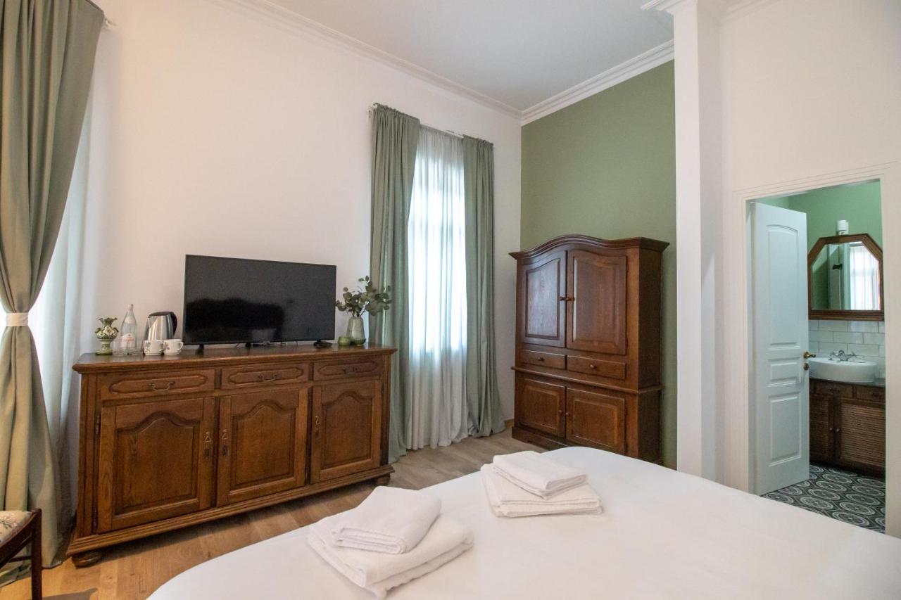 Seven Cafe & Hotel Pogradec Eksteriør billede