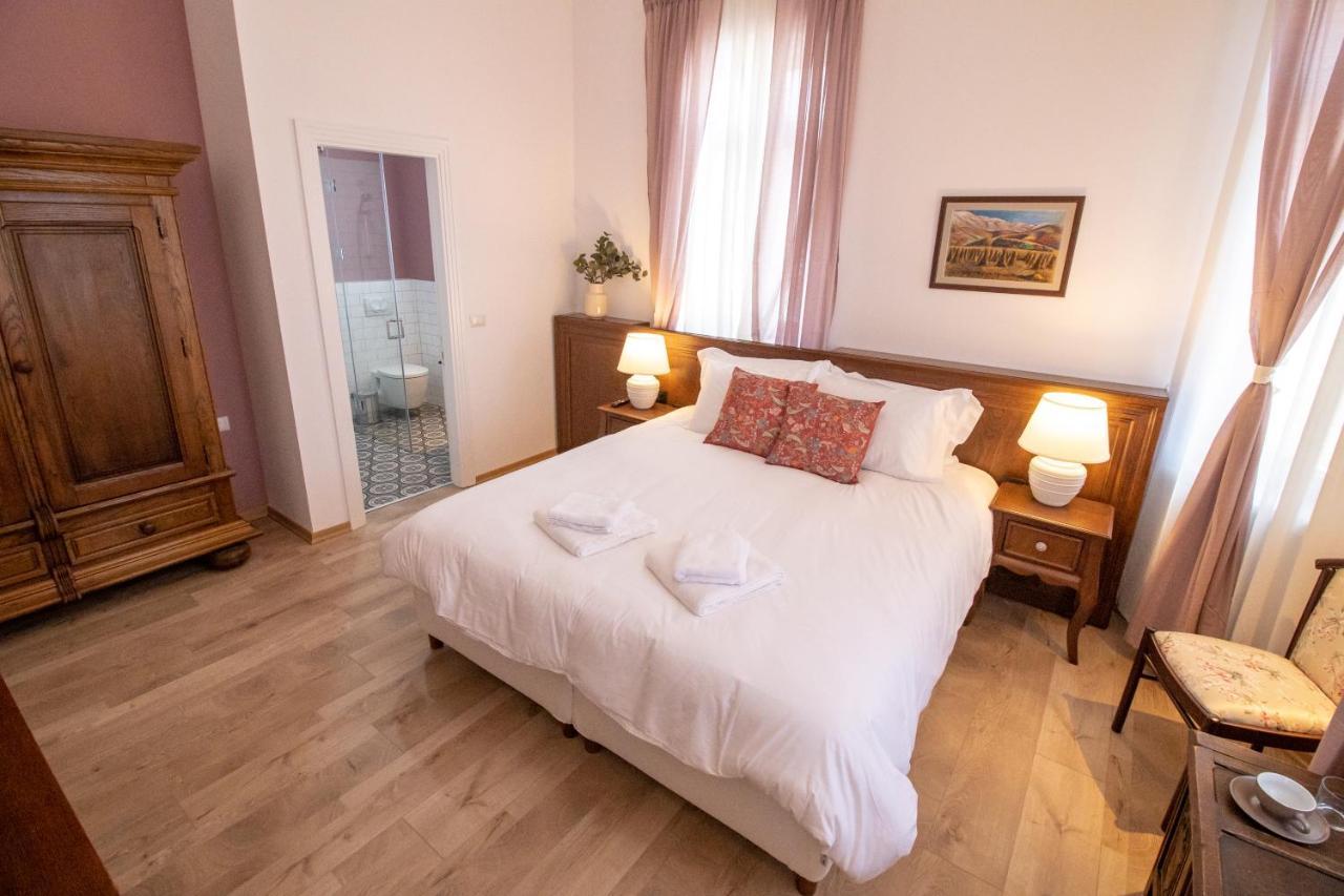 Seven Cafe & Hotel Pogradec Eksteriør billede