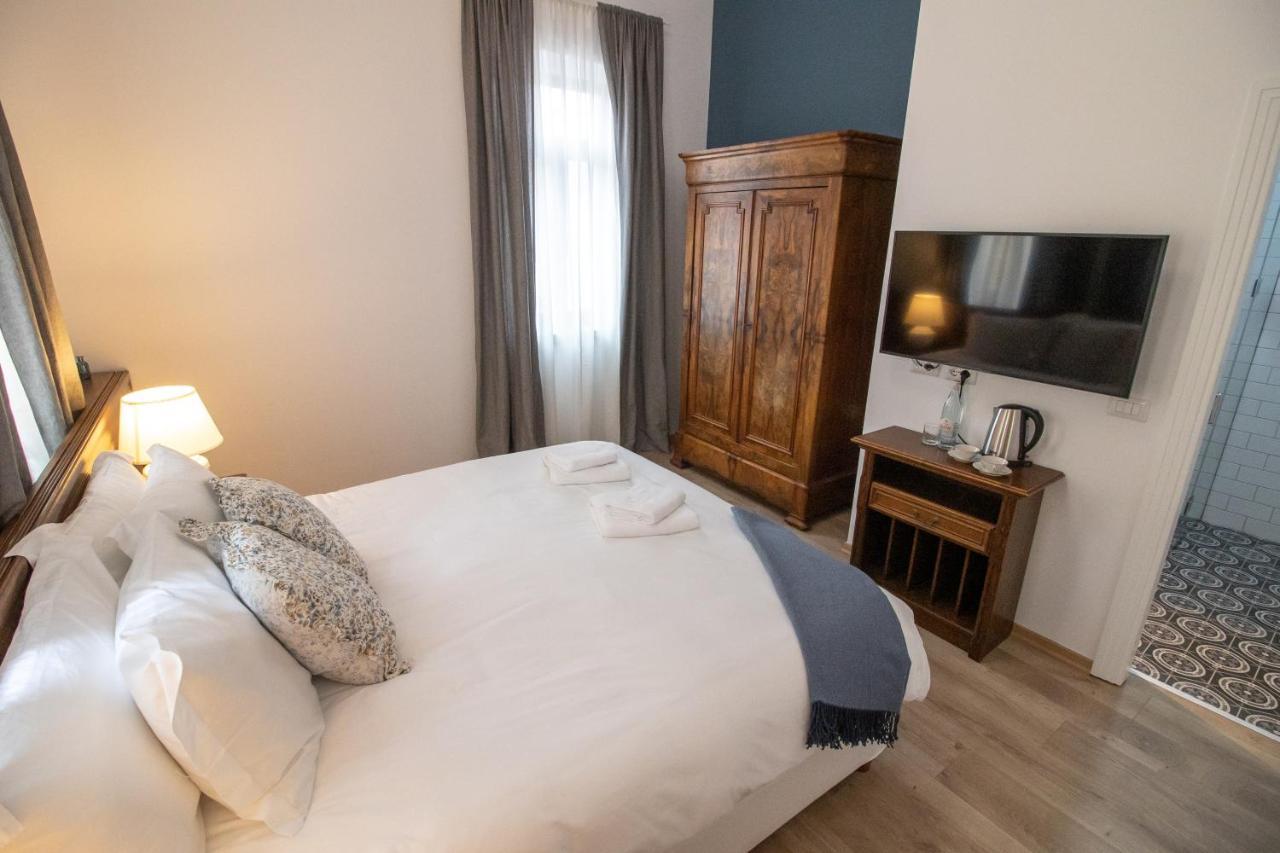 Seven Cafe & Hotel Pogradec Eksteriør billede