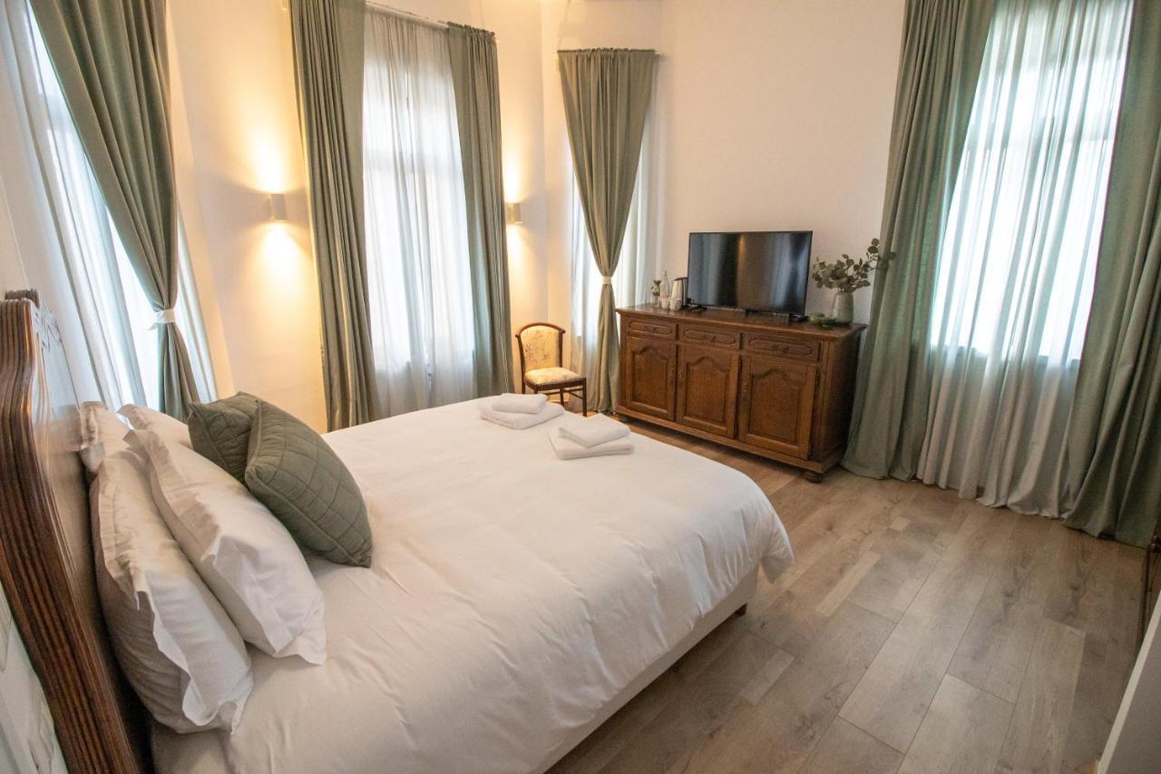 Seven Cafe & Hotel Pogradec Eksteriør billede