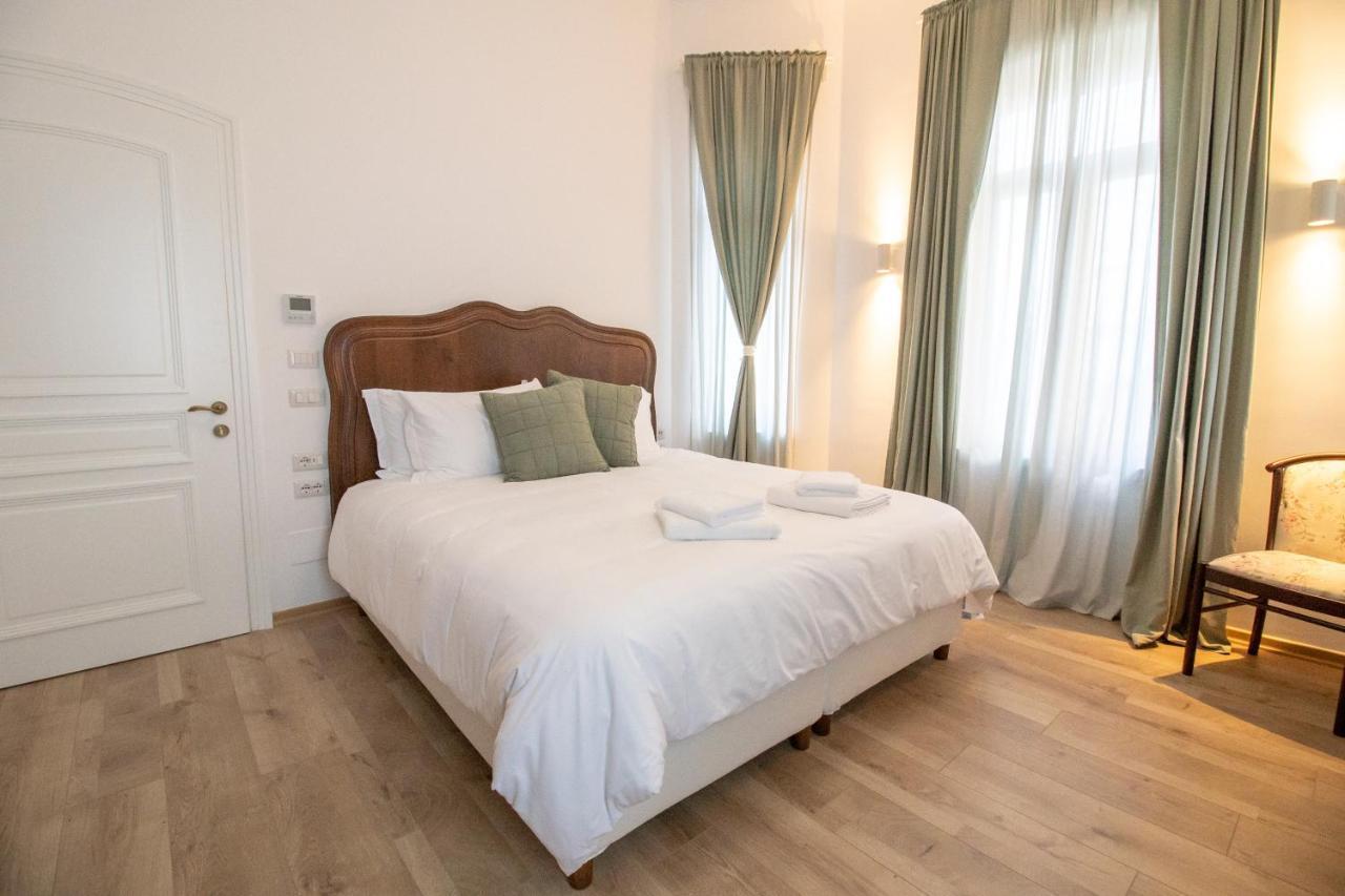 Seven Cafe & Hotel Pogradec Eksteriør billede