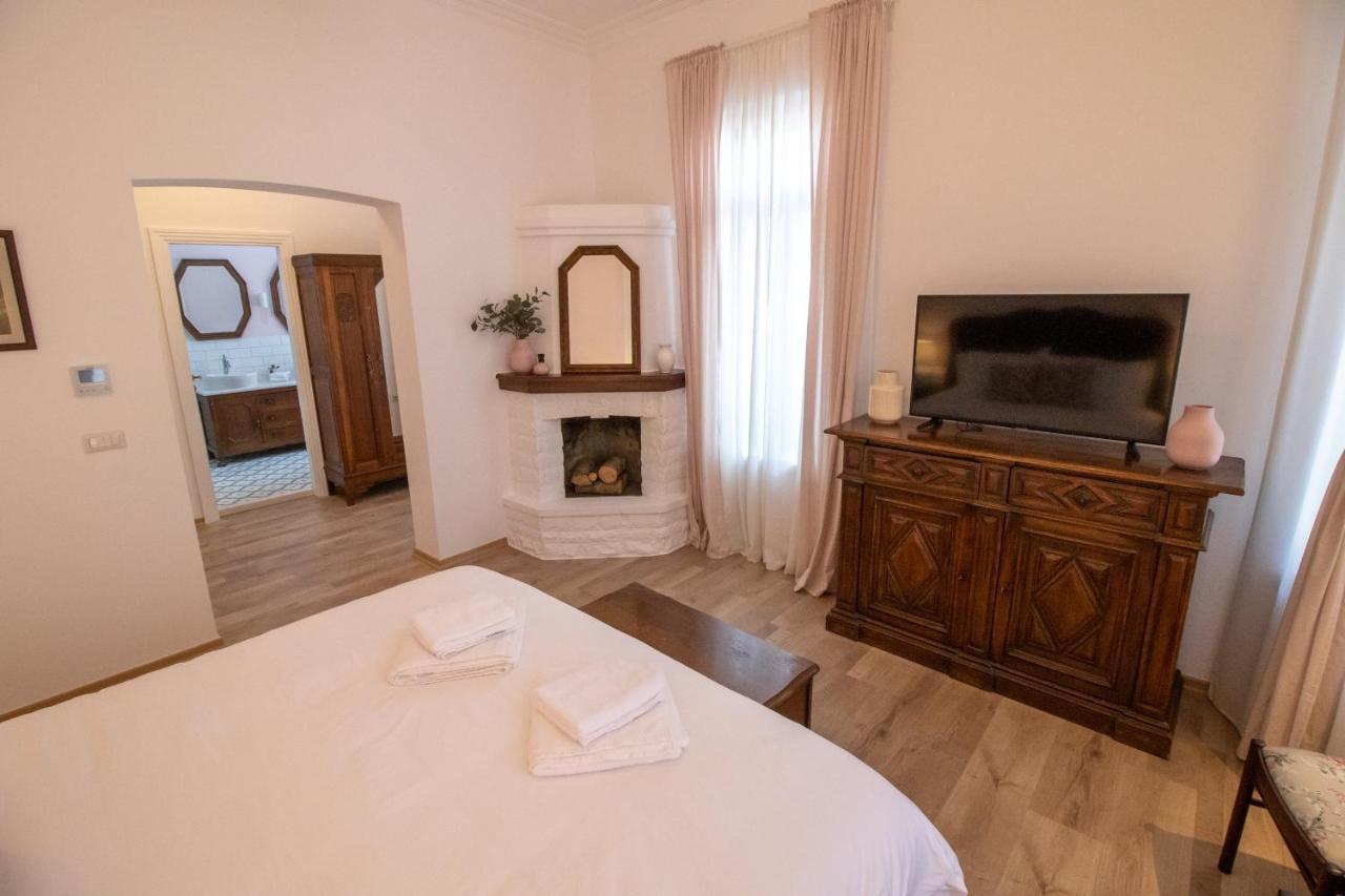 Seven Cafe & Hotel Pogradec Eksteriør billede