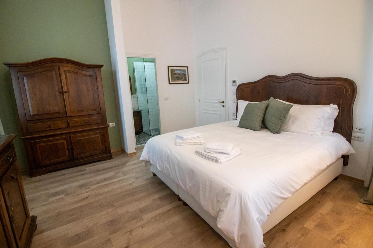 Seven Cafe & Hotel Pogradec Eksteriør billede