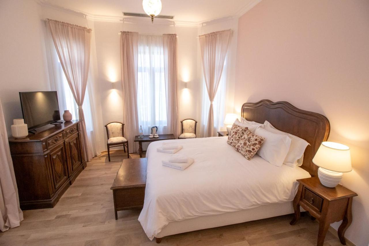 Seven Cafe & Hotel Pogradec Eksteriør billede