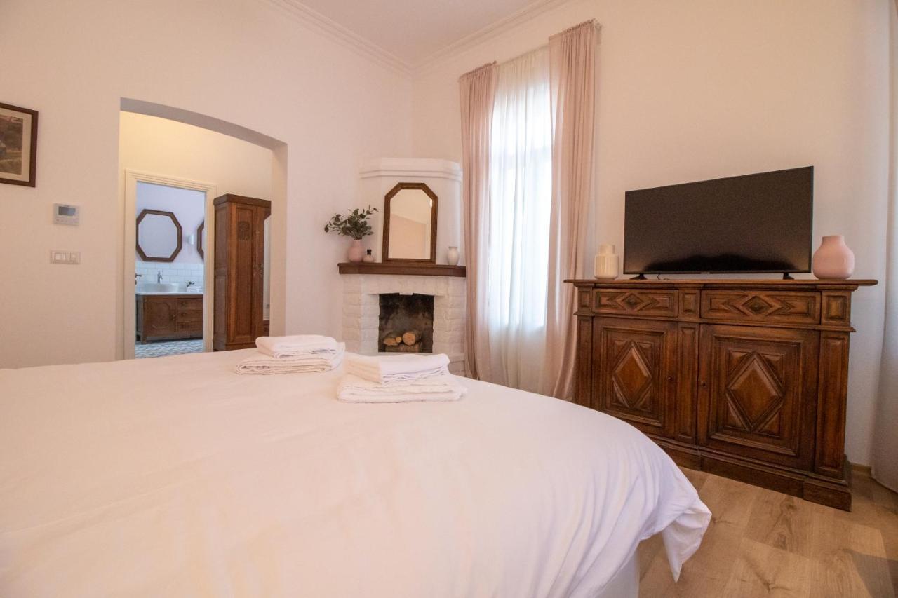 Seven Cafe & Hotel Pogradec Eksteriør billede